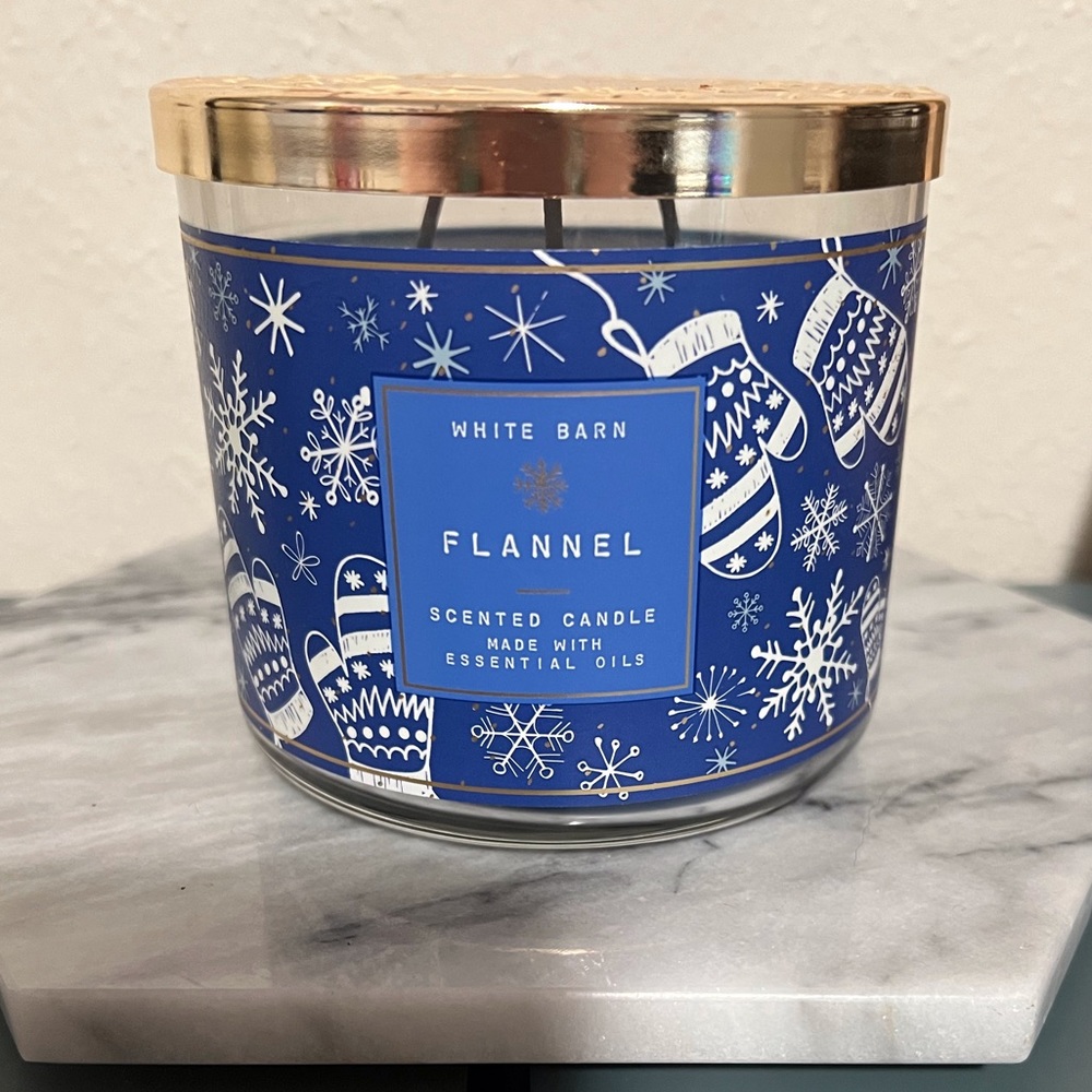 Bath & Body Works Candle in Flannel